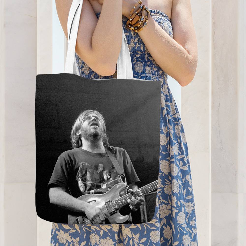 9898780e686da1cb227f3040bd75275e - Phish Band Merch